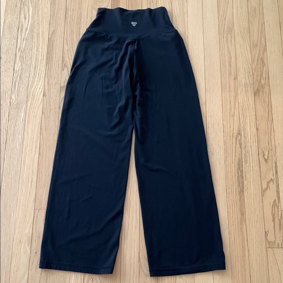 Aritzia Golden Butter Cheeky Asana High Rise Wide Leg Leggings Black - Picture 1 of 8